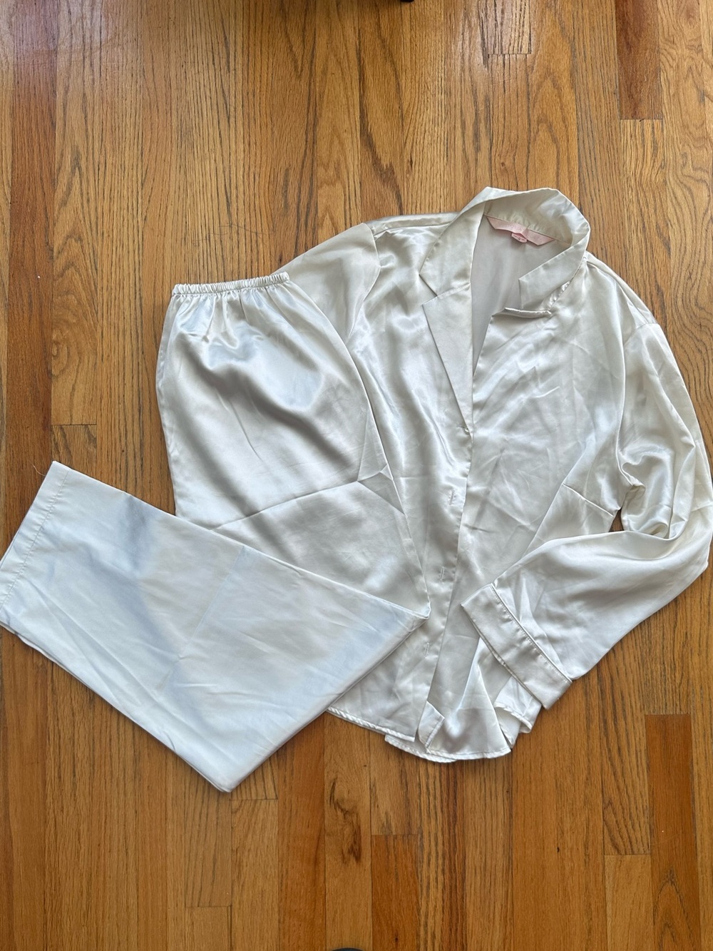 Victoria's Secret ‘99 Vintage Cream Satin PJ’s - Picture 8 of 11